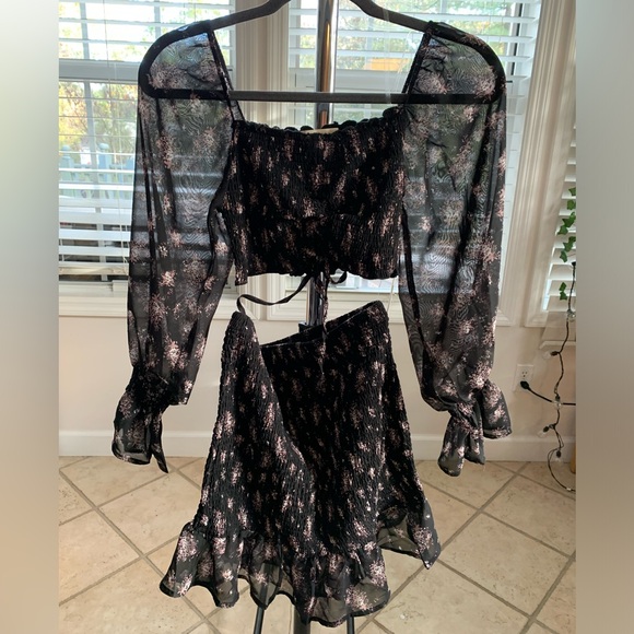 NWT Madden Girl Juniors Floral Two-Piece Top and Skirt Set- Size Large - Picture 2 of 8